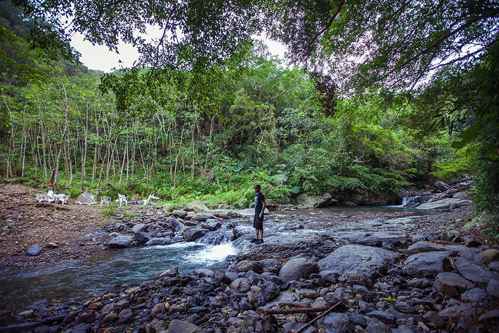 Guy standing by Gengfang River