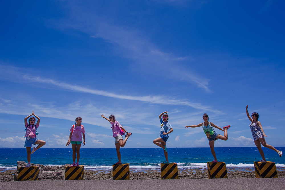 Girls posing at the Fringing Reef on Little Liuqiu Island