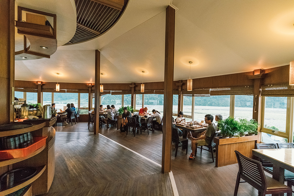 Inside Ying Shih Guest House Revolving Restaurant