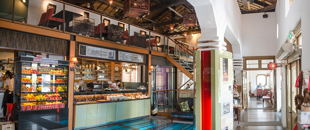 Inside Jieyichang Historic Restaurant