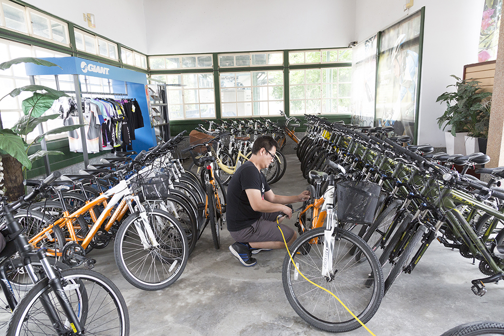 Inside Guanshan's Giant Cycling Service Center