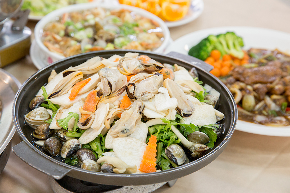 Fresh-milk hot pot with meat