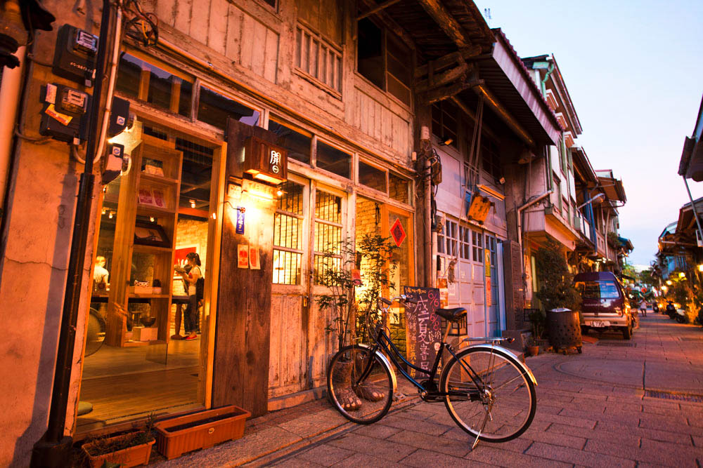 Shennong Street in the evening