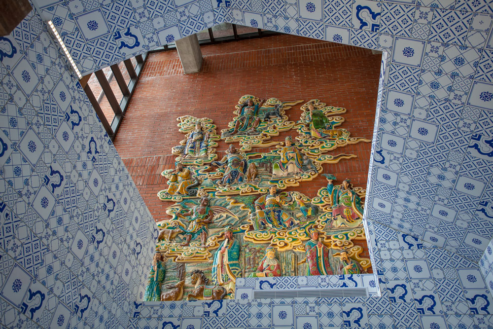 Lobby with interesting tiles and koji pottery