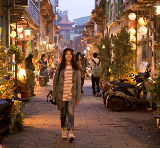 Strolling along Shennong Street