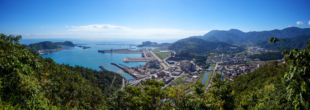 Su'ao in southern Yilan, seen from the Qixingling Trail