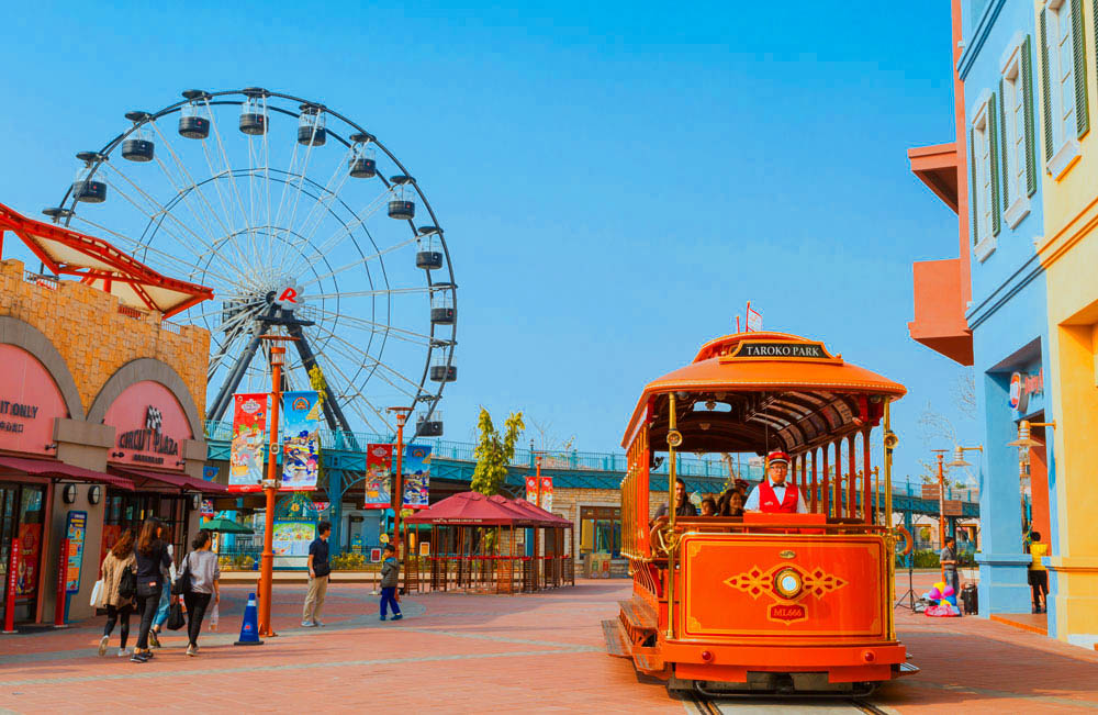 Manli Avenue with Ferris wheel and trolley