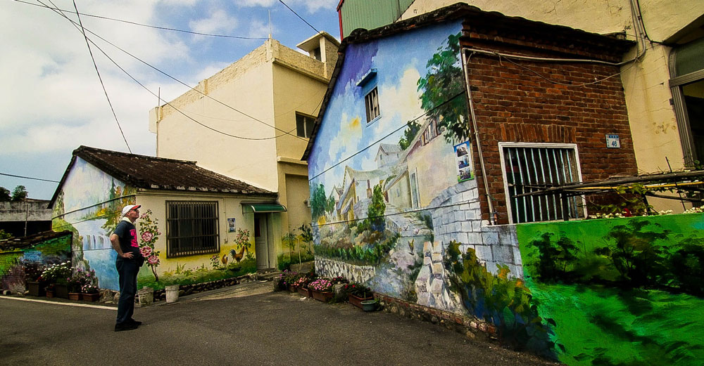 Painted houses in Kengkou Village