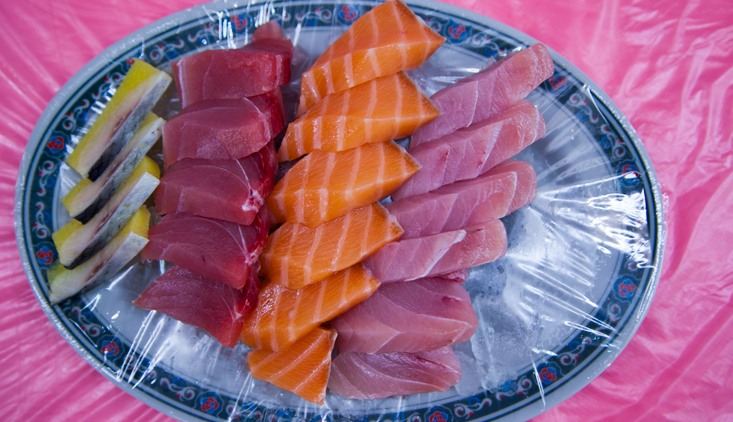 A plate of sashimi (raw fish)