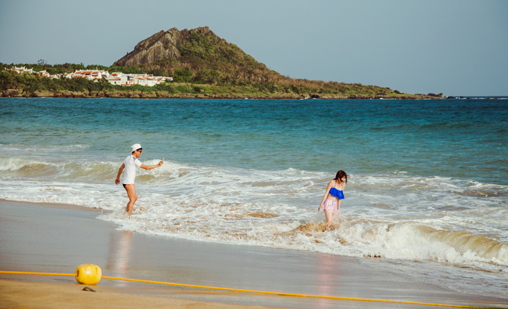 Playing in the waters of Kenting