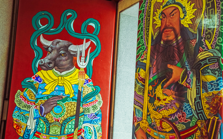 Door gods at City God Temple