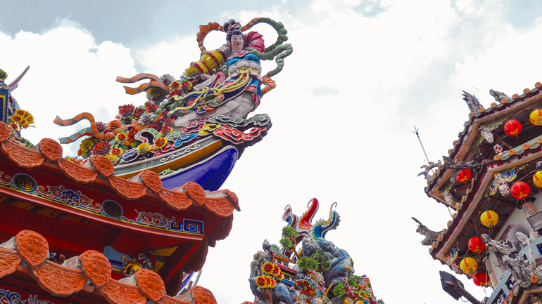 Roof decoration of Fengtian Temple