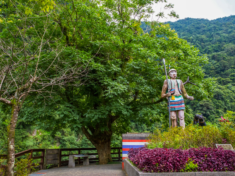 Indigenous warrior statue in Wulai