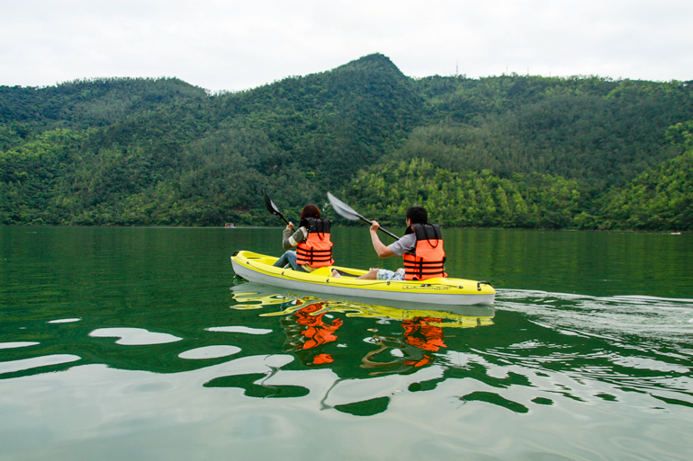 Kayaking on Liyu Lake