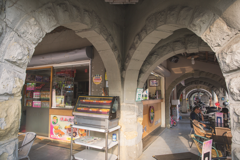 Stone arcades
