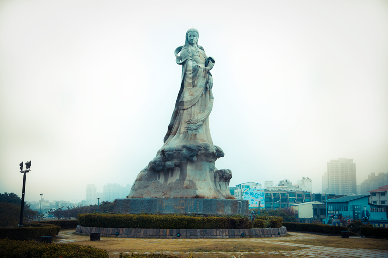 Lin Mo-niang Statue