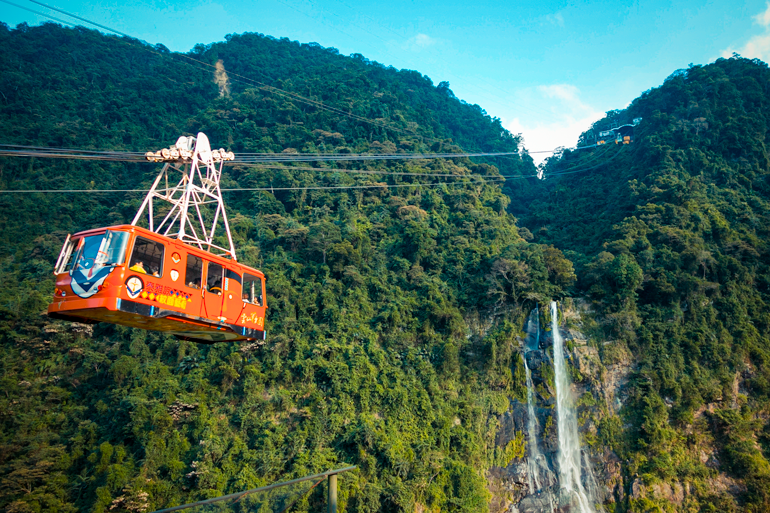 Wulai Cable Car and Wulai Waterfall