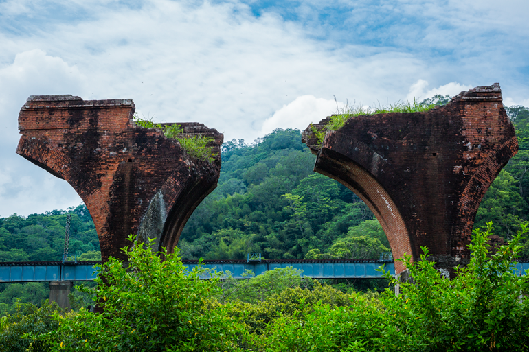 Remains of Longteng Bridge