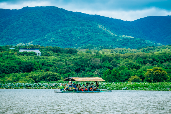 Rafting on the lake