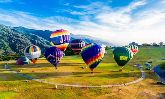 Hot-air balloons at Luye