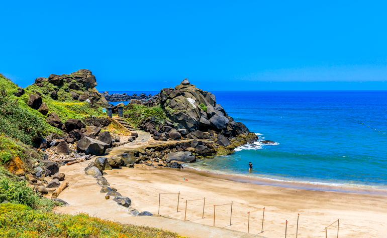 Linshanbi beach and volcanic rocks