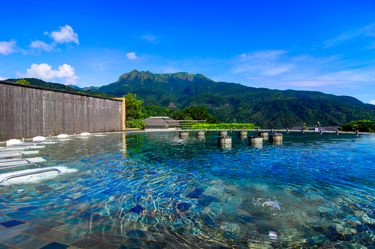 Hot-spring pool near Jinshan