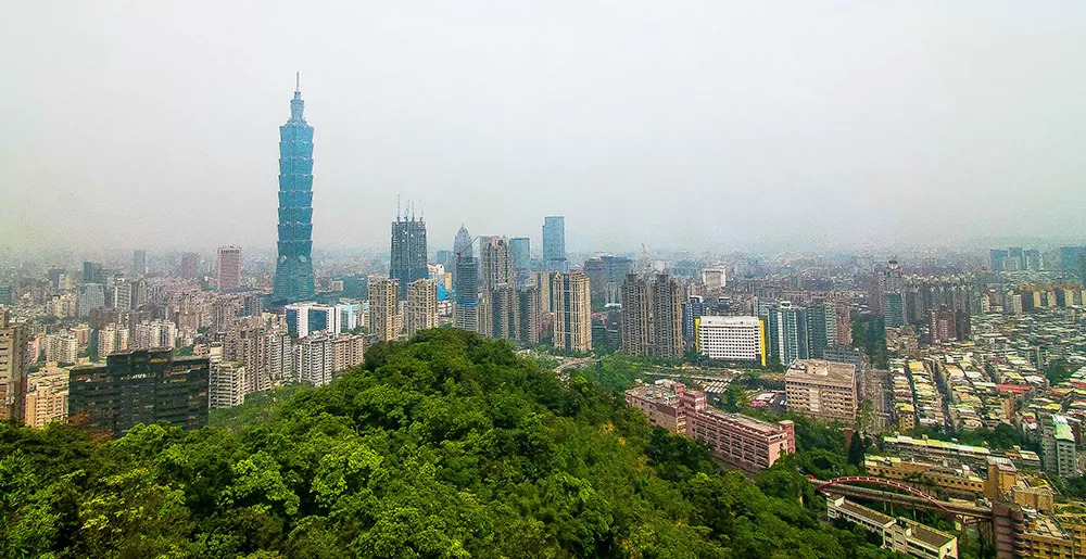 ELEPHANT MOUNTAIN — Great Views of Taipei!