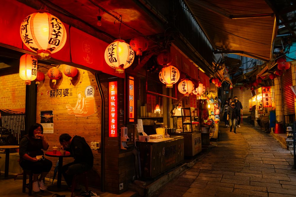The atmosphere strolling down the old streets in Jiufen